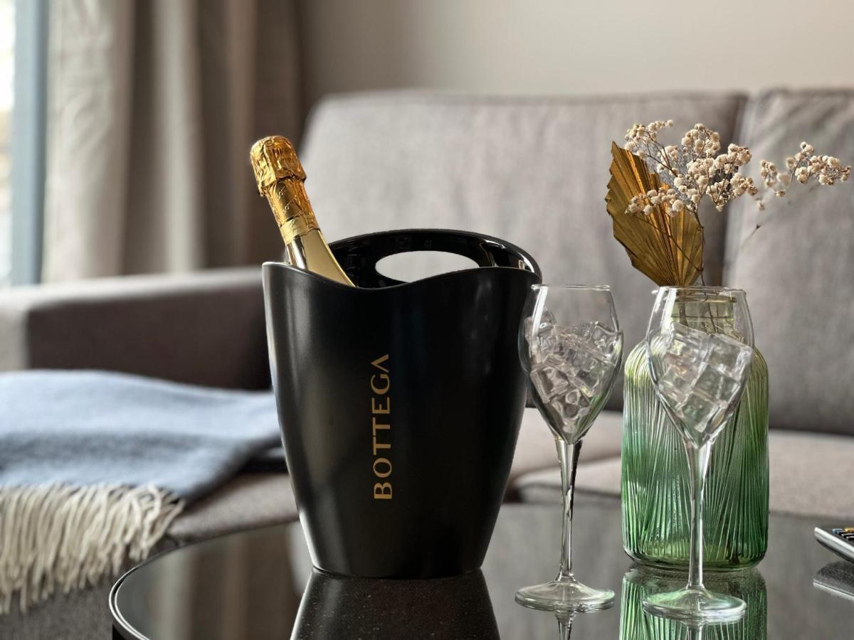 Party Avangarde Apartments City Center Leba Ngoại thất bức ảnh