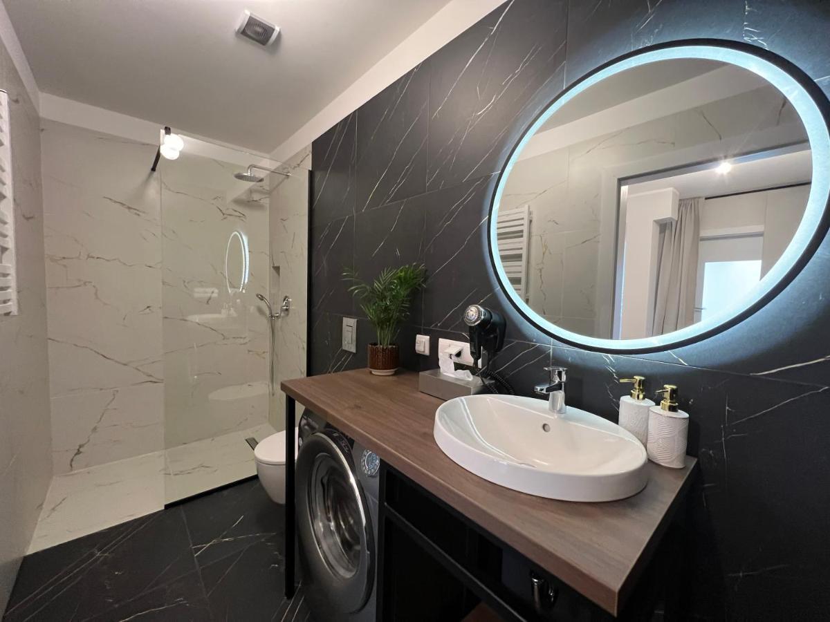 Party Avangarde Apartments City Center Leba Ngoại thất bức ảnh