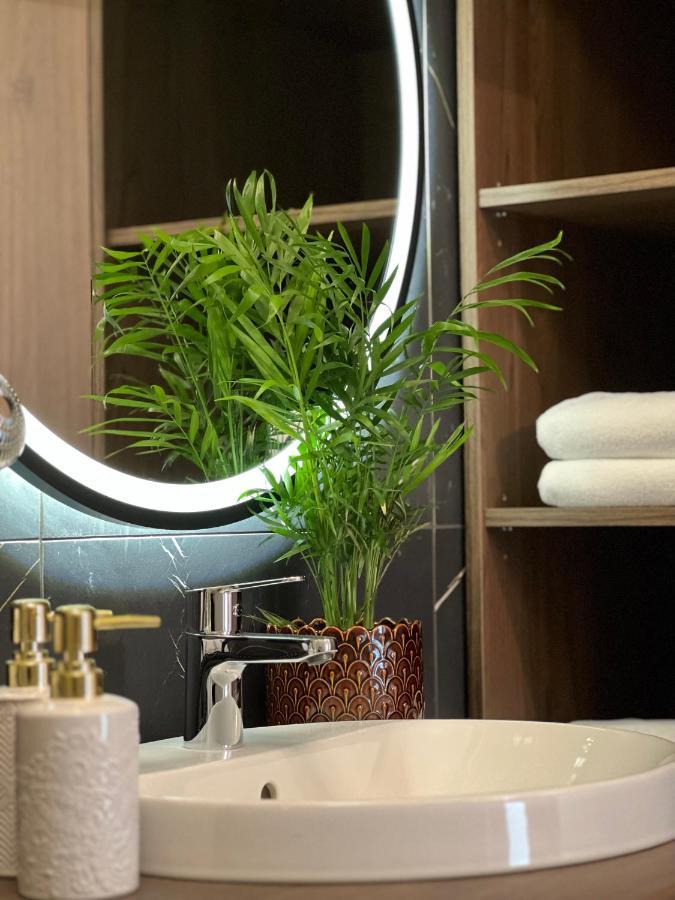 Party Avangarde Apartments City Center Leba Ngoại thất bức ảnh
