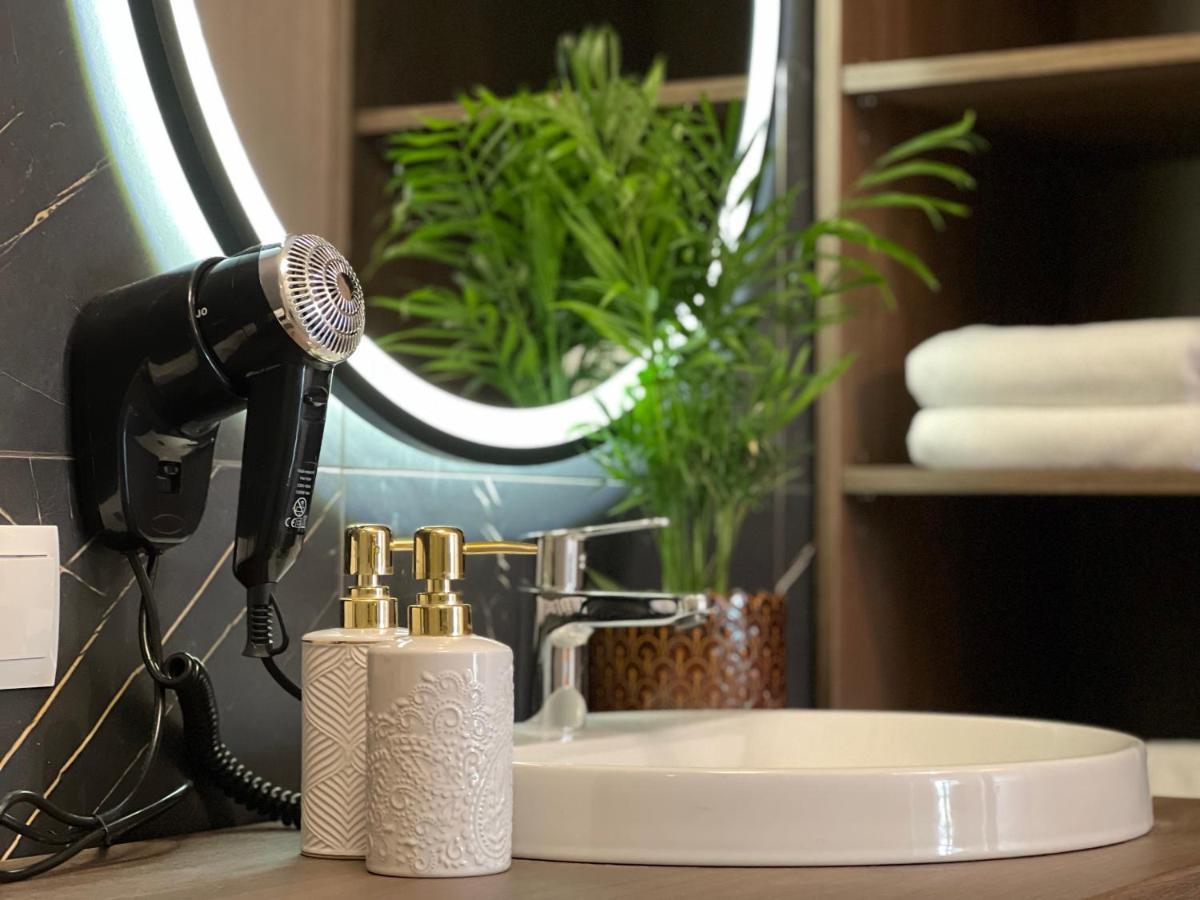 Party Avangarde Apartments City Center Leba Ngoại thất bức ảnh