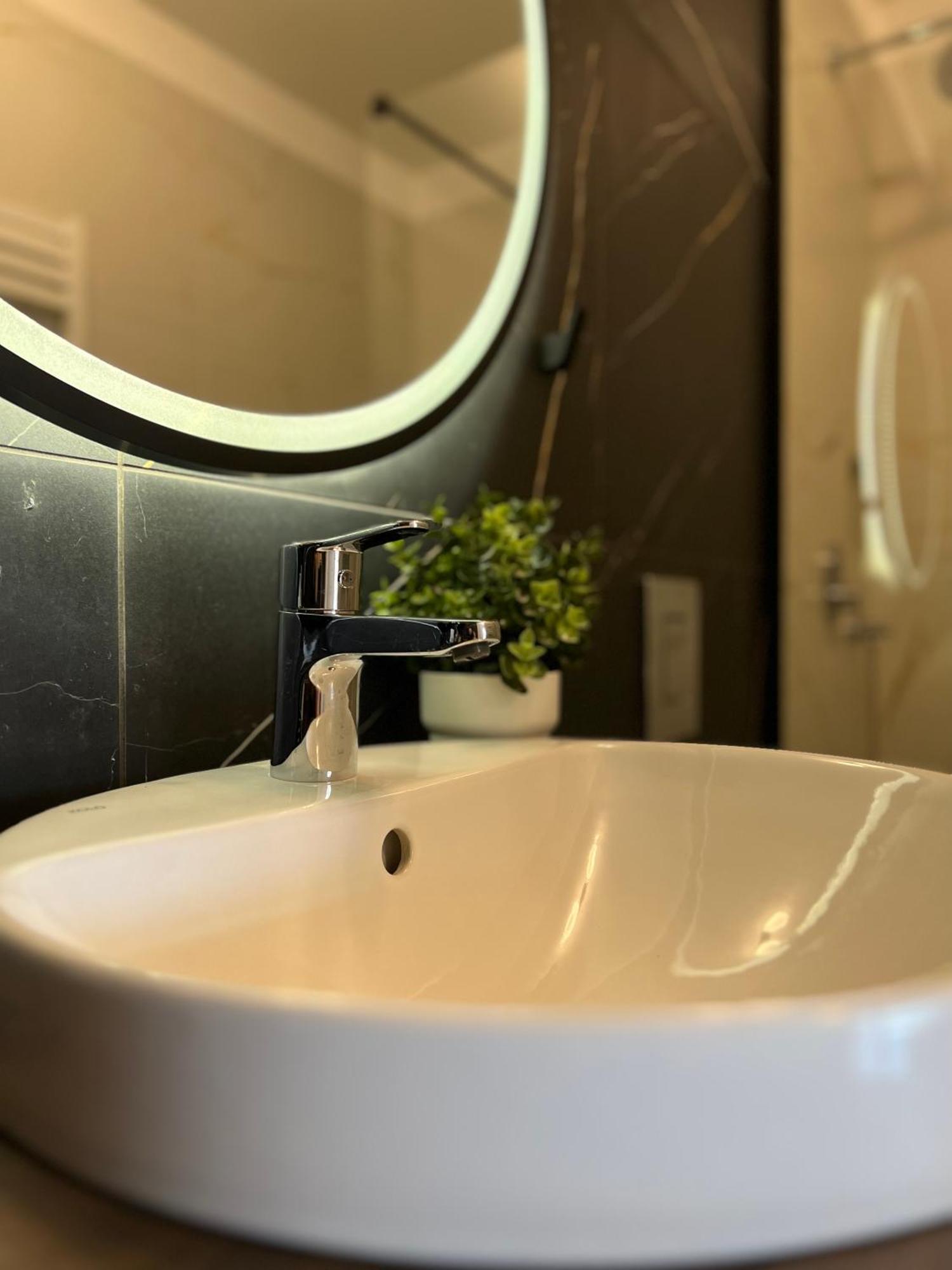 Party Avangarde Apartments City Center Leba Ngoại thất bức ảnh